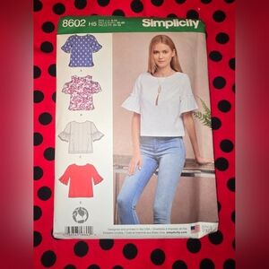New Uncut Simplicity Women's Top With Sleeve Variations Sz 6-14